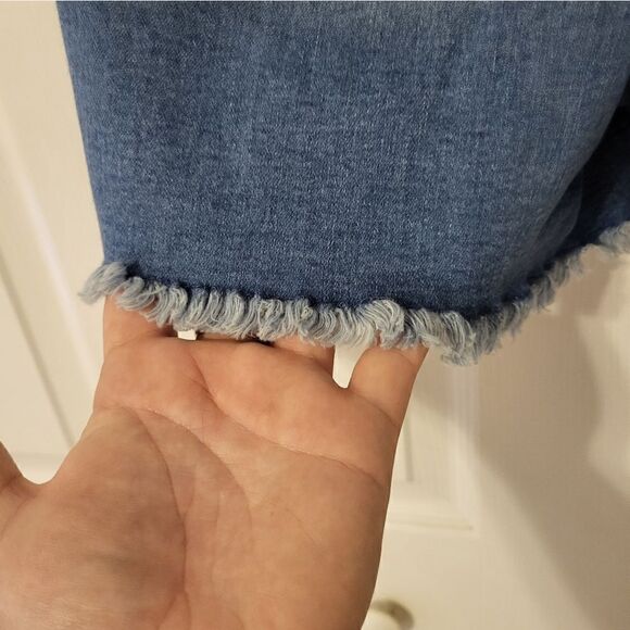 YMI curvy fit factory distressed jean shorts - Picture 9 of 9